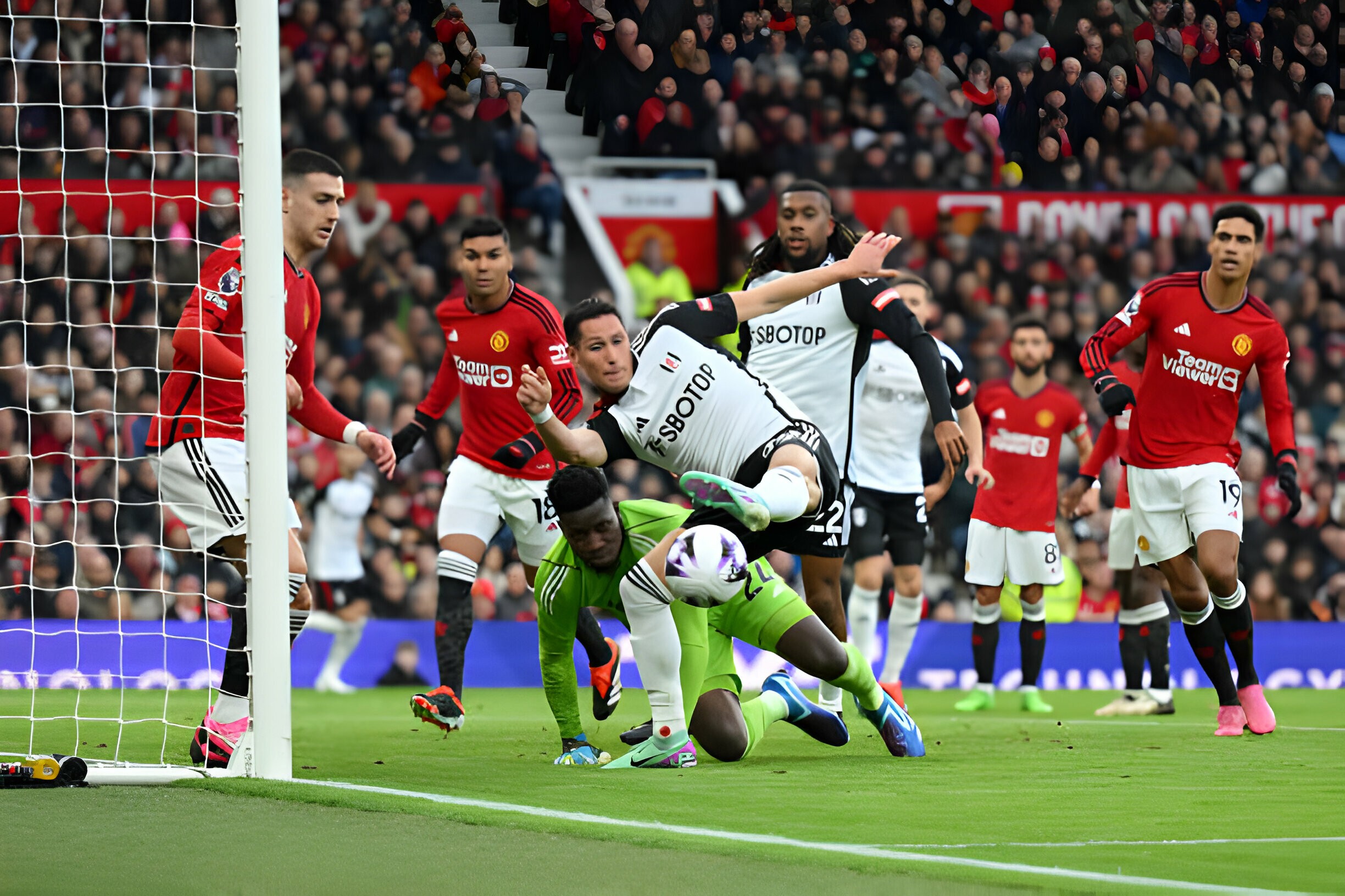 TRỰC TIẾP Man United 0-0 Fulham (H1): Đến lượt Fulham sút bóng trúng cột - Bóng Đá
