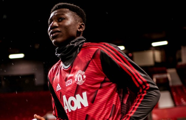 Man utd loan out Di'Shon Bernard, Ethan Laird and Arnau Puigmal stays - Bóng Đá