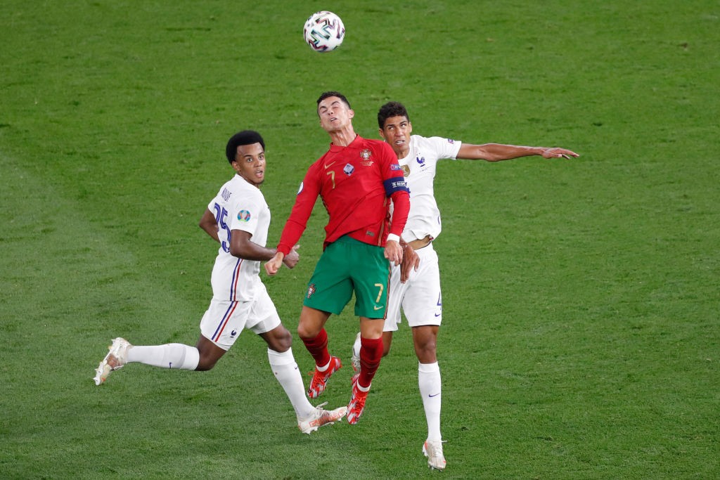 Jules Kounde links to United are equally alarming and understandable - Bóng Đá