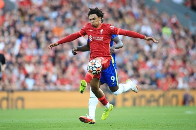 ‘DISASTER DEFENSIVELY: PUNDIT SAYS LIVERPOOL PLAYER DOESN’T EVEN THINK ABOUT DEFENDING - Bóng Đá