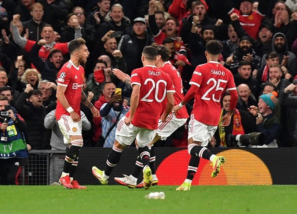Hàng thủ đắt giá 300 triệu của Man Utd chỉ có đúng 1 trận giữ sạch lưới - Bóng Đá