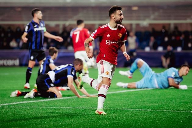 Bruno Fernandes assist compared to Guti's famous backheel pass to Benzema - Bóng Đá