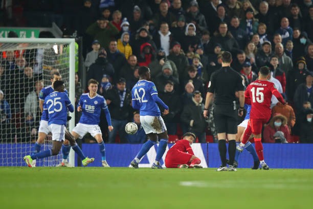Klopp mỉm cười; Cầu thủ hai bên suýt tẩn nhau - Bóng Đá