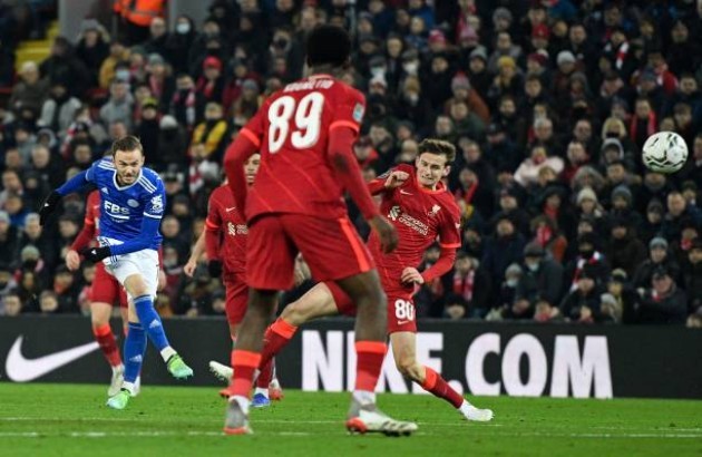 Klopp mỉm cười; Cầu thủ hai bên suýt tẩn nhau - Bóng Đá