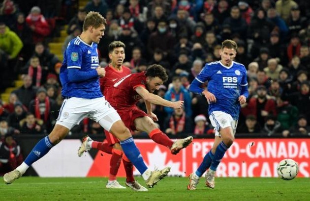 Klopp mỉm cười; Cầu thủ hai bên suýt tẩn nhau - Bóng Đá