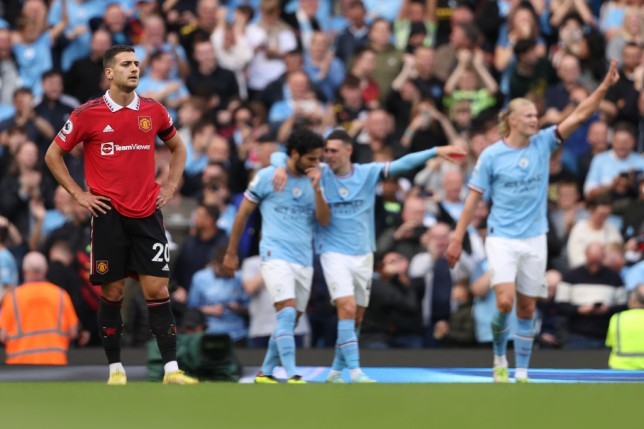  'Man Utd sẽ không đánh bại được Man City. Hãy nói thẳng điều đó' - Bóng Đá