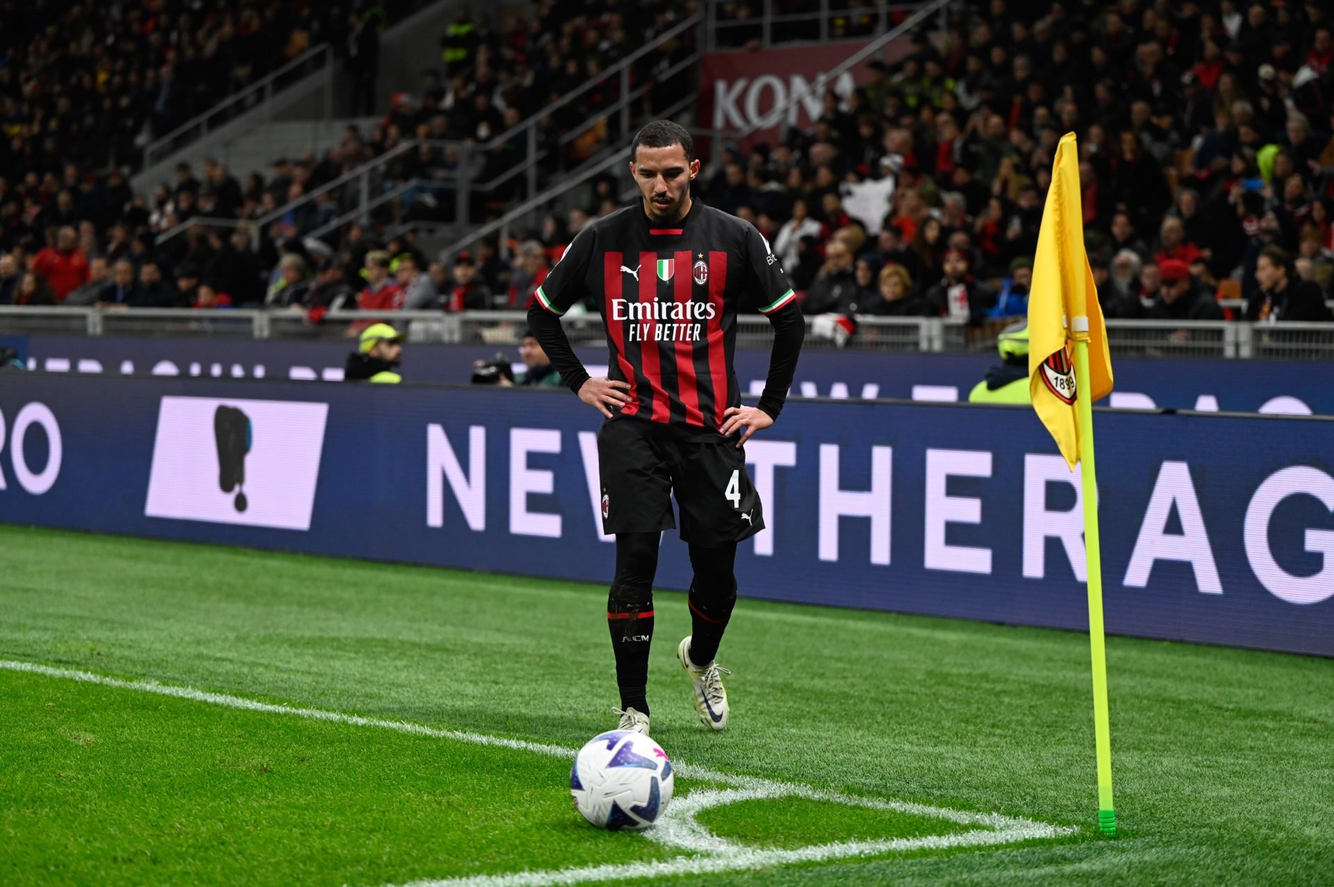 Chelsea are willing to front up £40m to sign AC Milan midfielder, Ismael Bennacer - Bóng Đá