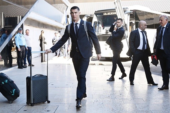 Ronaldo gửi thông điệp khi đến Qatar - Bóng Đá
