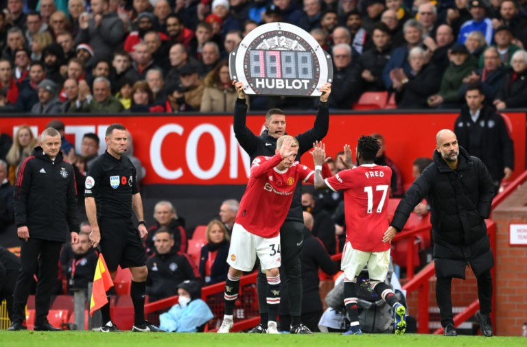 Thêm một hình ảnh gây sốc Solskjaer dành cho Van de Beek - Bóng Đá