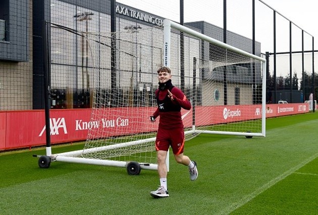INJURED LIVERPOOL PLAYER TO START TEAM TRAINING IN JANUARY (Elliot) - Bóng Đá
