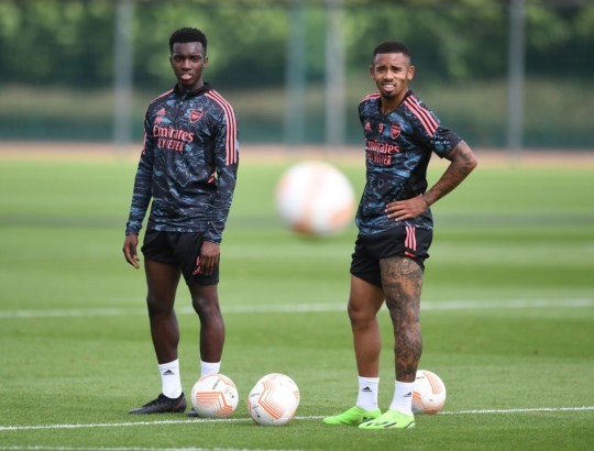 Gary Neville ‘worried’ that ‘erratic’ Arsenal duo will cost Gunners the title - Bóng Đá