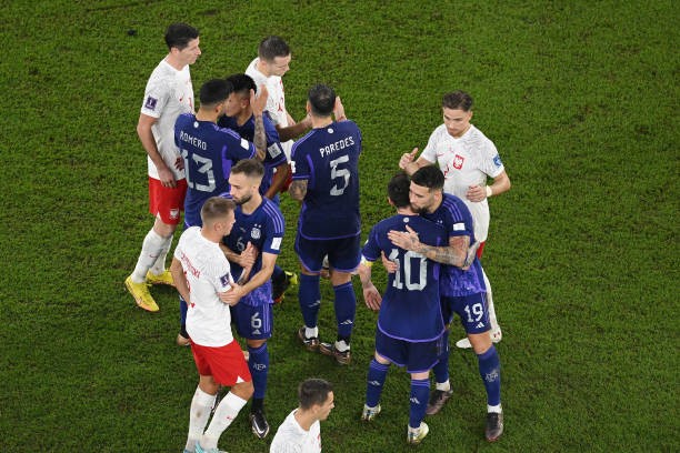 Messi đá hỏng penalty, Argentina vẫn vượt qua vòng bảng - Bóng Đá