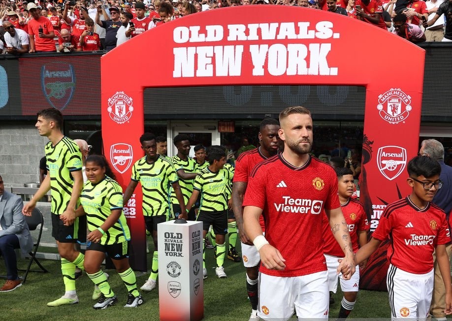 Aaron Wan-Bissaka impresses going forward against Arsenal while Luke Shaw guaranteed to start - Bóng Đá