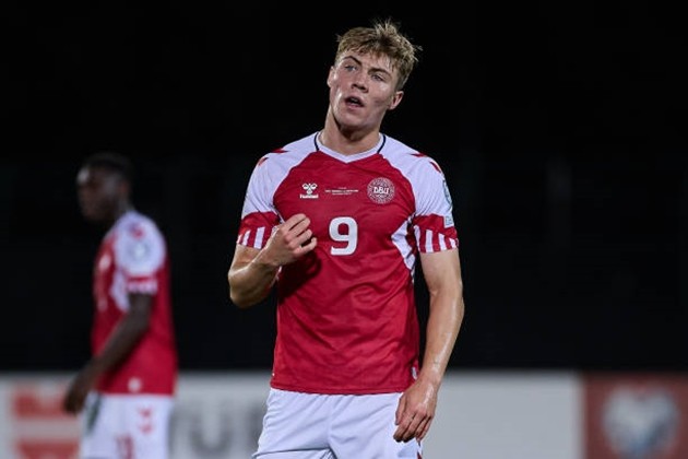 Đang dưỡng thương ở M.U, Rasmus Hojlund bất ngờ bị 