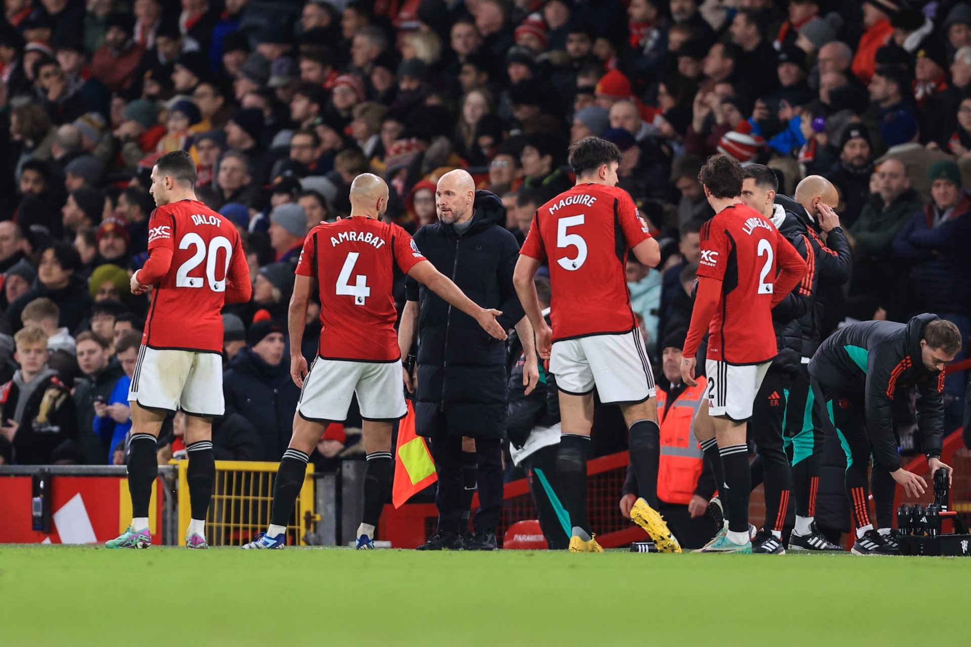 Out trình cặp đôi 200 triệu bảng, Amrabat bóp nghẹt tuyến giữa Chelsea - Bóng Đá