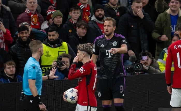Đá quá gắt, Garnacho khiến Harry Kane nổi quạu - Bóng Đá