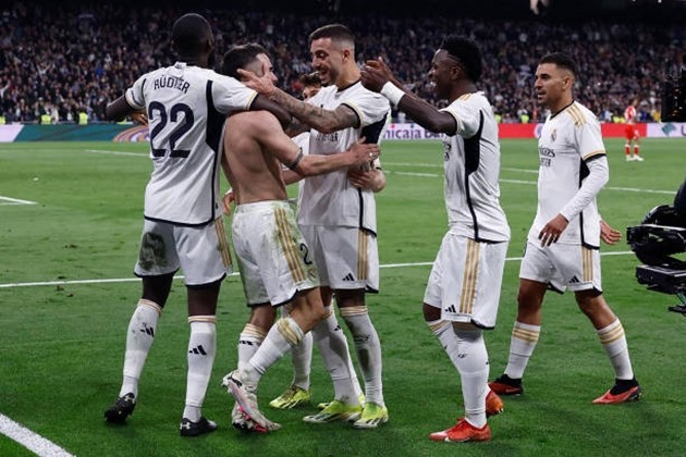 Real Madrid thắng nghẹt thở, Xavi chế giễu trọng tài - Bóng Đá
