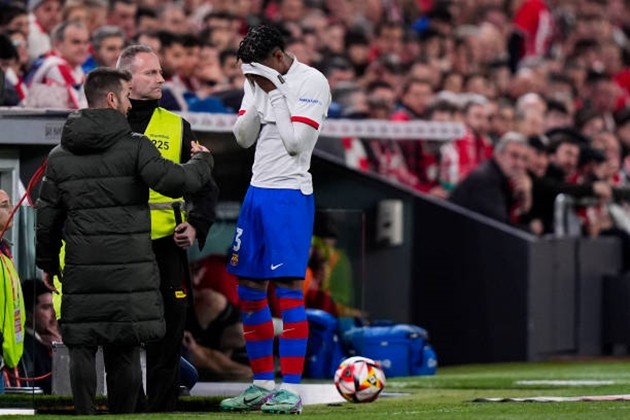 Thua trận, Barcelona nhận thêm tin dữ từ trụ cột - Bóng Đá