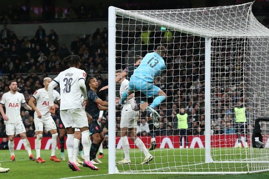 ‘Come with violence!’ – Roy Keane slams Tottenham star and insists Man City targeted ‘weak’ player for winning goal - Bóng Đá