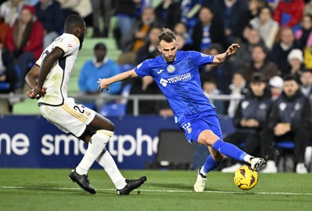 Real Madrid lo sốt vó vì trụ cột rời sân sớm - Bóng Đá