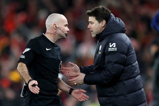 Từ chối thổi penalty cho Chelsea, trọng tài Paul Tierney bị Joe Cole chỉ trích thậm tệ - Bóng Đá