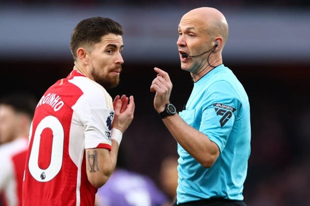 Arsenal bị phạt nặng sau chiến thắng trước Liverpool - Bóng Đá