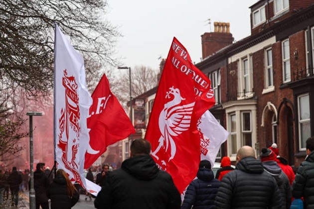 Tấn công xe buýt của Man United, 1 cổ động viên Liverpool 