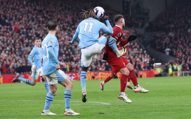 Liverpool mất trắng quả phạt đền, người trong cuộc lên tiếng - Bóng Đá