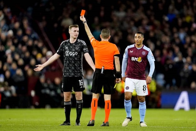 Chơi hơn người, Aston Villa thắng dễ Ajax Amsterdam trên sân nhà - Bóng Đá
