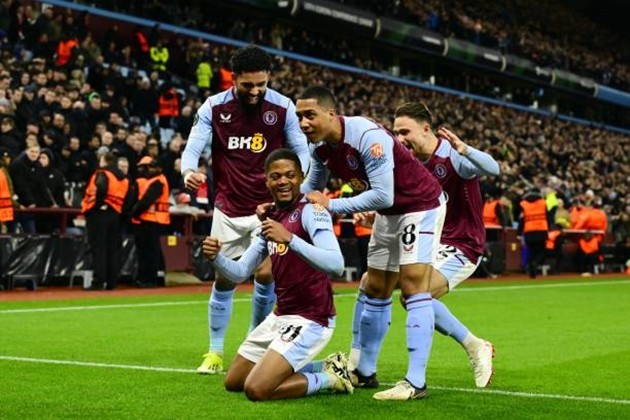 Chơi hơn người, Aston Villa thắng dễ Ajax Amsterdam trên sân nhà - Bóng Đá