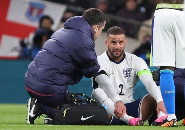 Kyle Walker rời sân sớm, Manchester City lo sốt vó - Bóng Đá