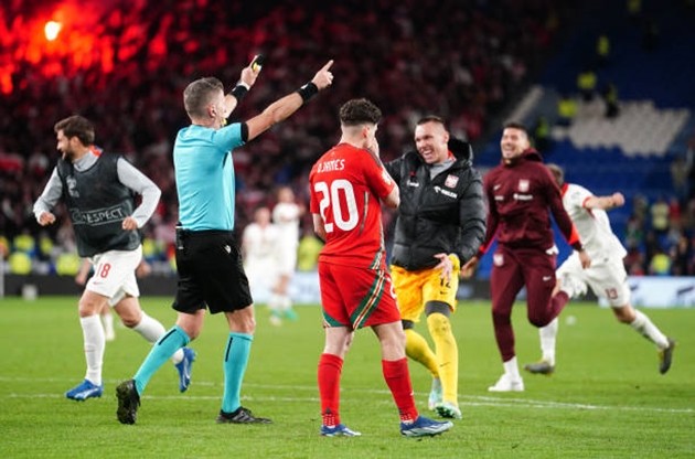 Yếu bóng vía trên chấm 11 mét, người cũ M.U đá bay tấm vé dự EURO 2024 của xứ Wales - Bóng Đá