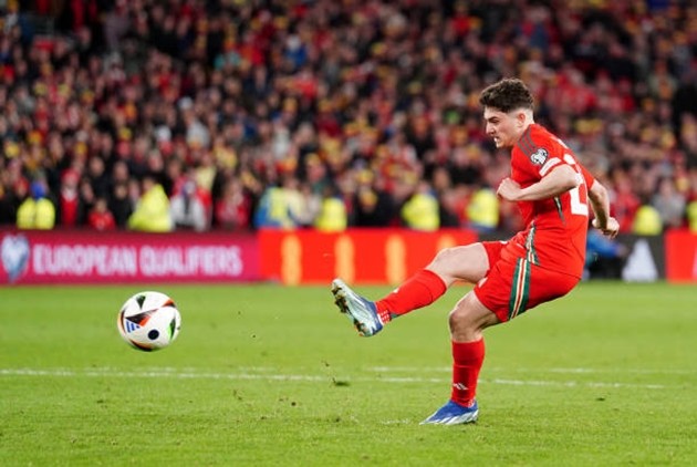 Yếu bóng vía trên chấm 11 mét, người cũ M.U đá bay tấm vé dự EURO 2024 của xứ Wales - Bóng Đá