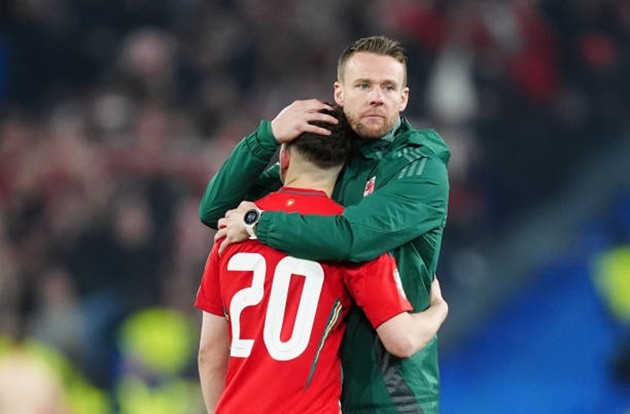 Yếu bóng vía trên chấm 11 mét, người cũ M.U đá bay tấm vé dự EURO 2024 của xứ Wales - Bóng Đá