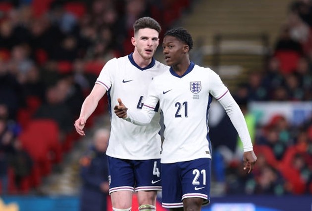 Kobbie Mainoo khiến huyền thoại Manchester City choáng váng - Bóng Đá