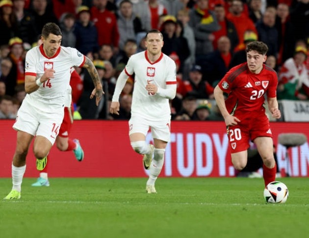 Yếu bóng vía trên chấm 11 mét, người cũ M.U đá bay tấm vé dự EURO 2024 của xứ Wales - Bóng Đá