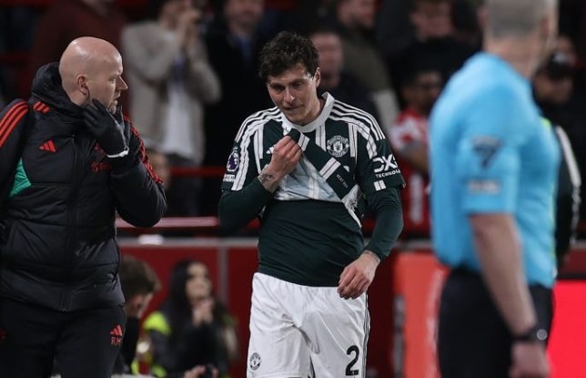 Erik ten Hag gives updates on Raphael Varane and Victor Lindelof and allays Alejandro Garnacho concerns - Bóng Đá