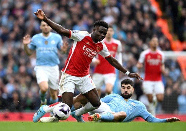 Bukayo Saka rời sân sớm, Mikel Arteta lên tiếng trấn an người hâm mộ - Bóng Đá
