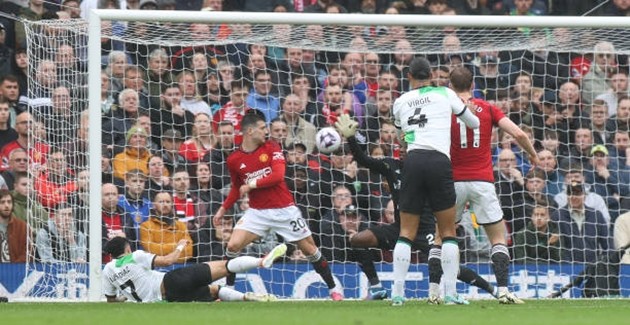 Gary Neville: Liverpool có thể ghi hai, ba bàn trước giờ nghỉ - Bóng Đá