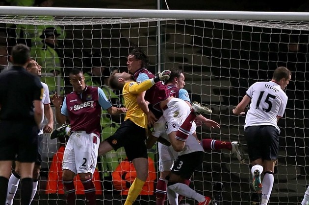 Andre Onana không phải thủ môn đầu tiên có khởi đầu ác mộng ở Man United - Bóng Đá