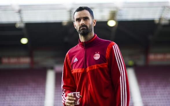  Joe Lewis Surprise player 'joins Man Utd training' as Erik ten Hag repeats Jonny Evans decision - Bóng Đá