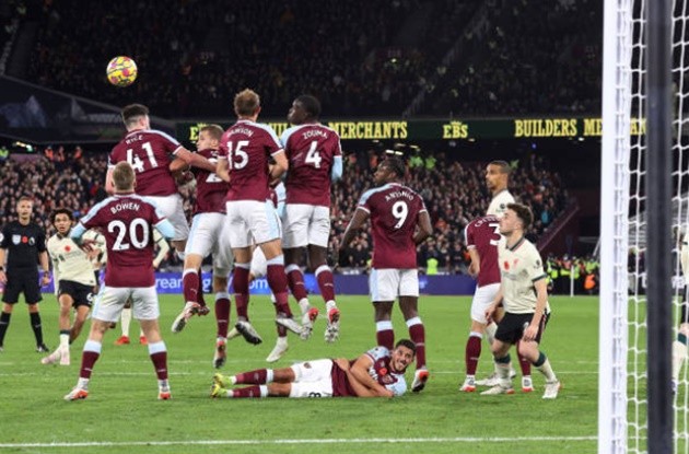 TAA on whether he felt the first goal should have been disallowed - Bóng Đá