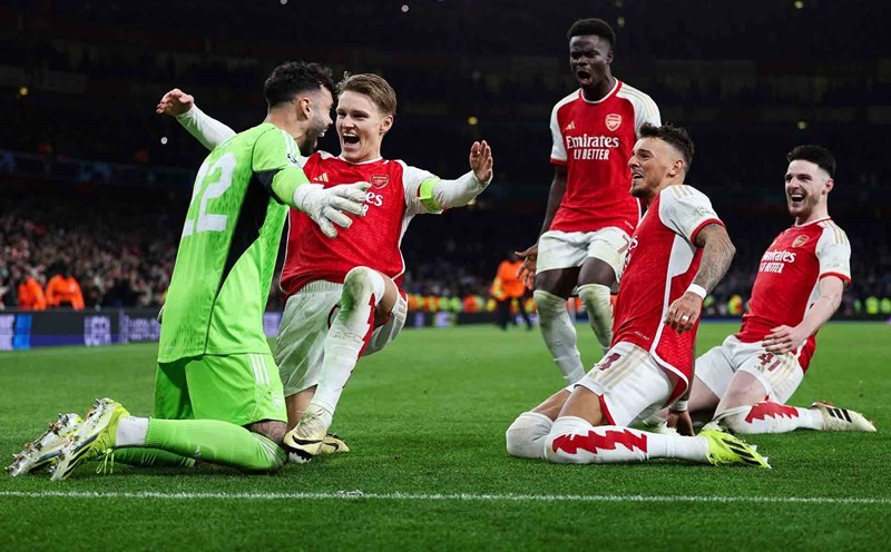 Chưa bao giờ ở kỷ nguyên Premier League, hàng công Arsenal mạnh thế này - Bóng Đá