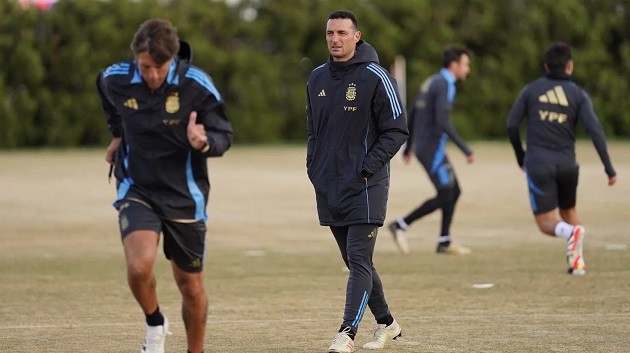 Lisandro Martinez pictured back in Argentina training during international break - Bóng Đá