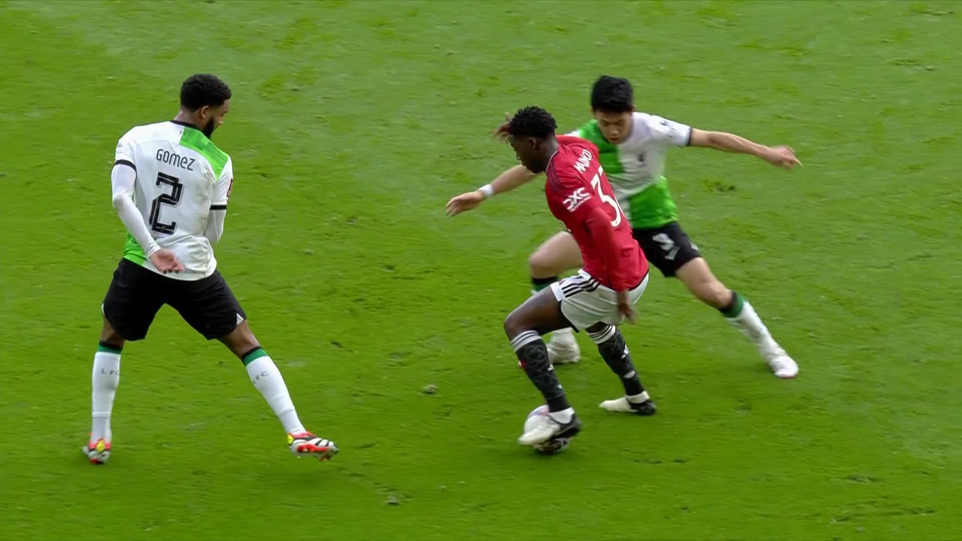 Mainoo quá khét, cùng lúc loại bỏ 2 cầu thủ Liverpool  - Bóng Đá