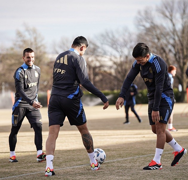 Lisandro Martinez pictured back in Argentina training during international break - Bóng Đá