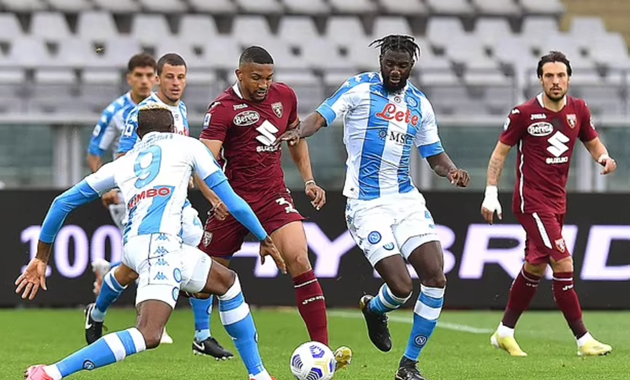 Chelsea set to 'battle it out with Liverpool for Torino defender Gleison Bremer'. - Bóng Đá