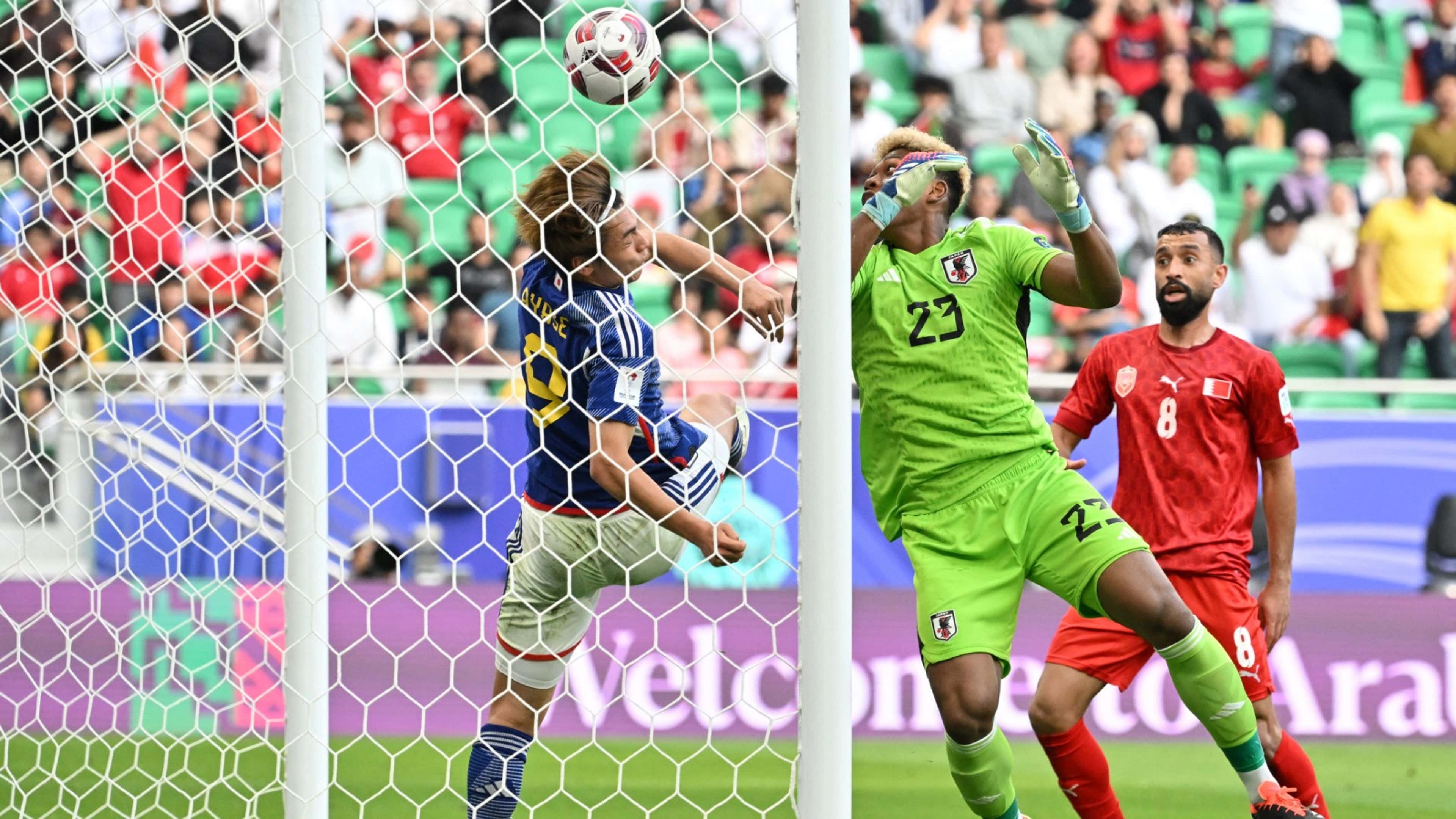 Thủ thành Nhật Bản 'tấu hài' không kém gì Onana - Bóng Đá