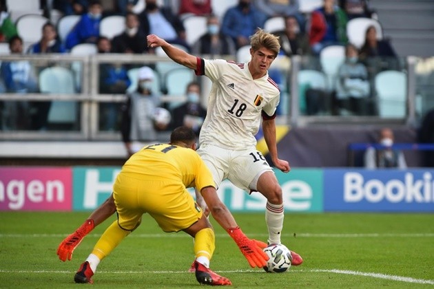 Club Brugge’s rising star Charles De Ketelaere has been warned against making a move to the likes of Chelsea - Bóng Đá
