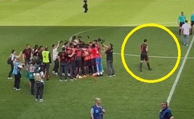 Phản ứng trái ngược của Goretzka trong ngày Bayern vô địch - Bóng Đá